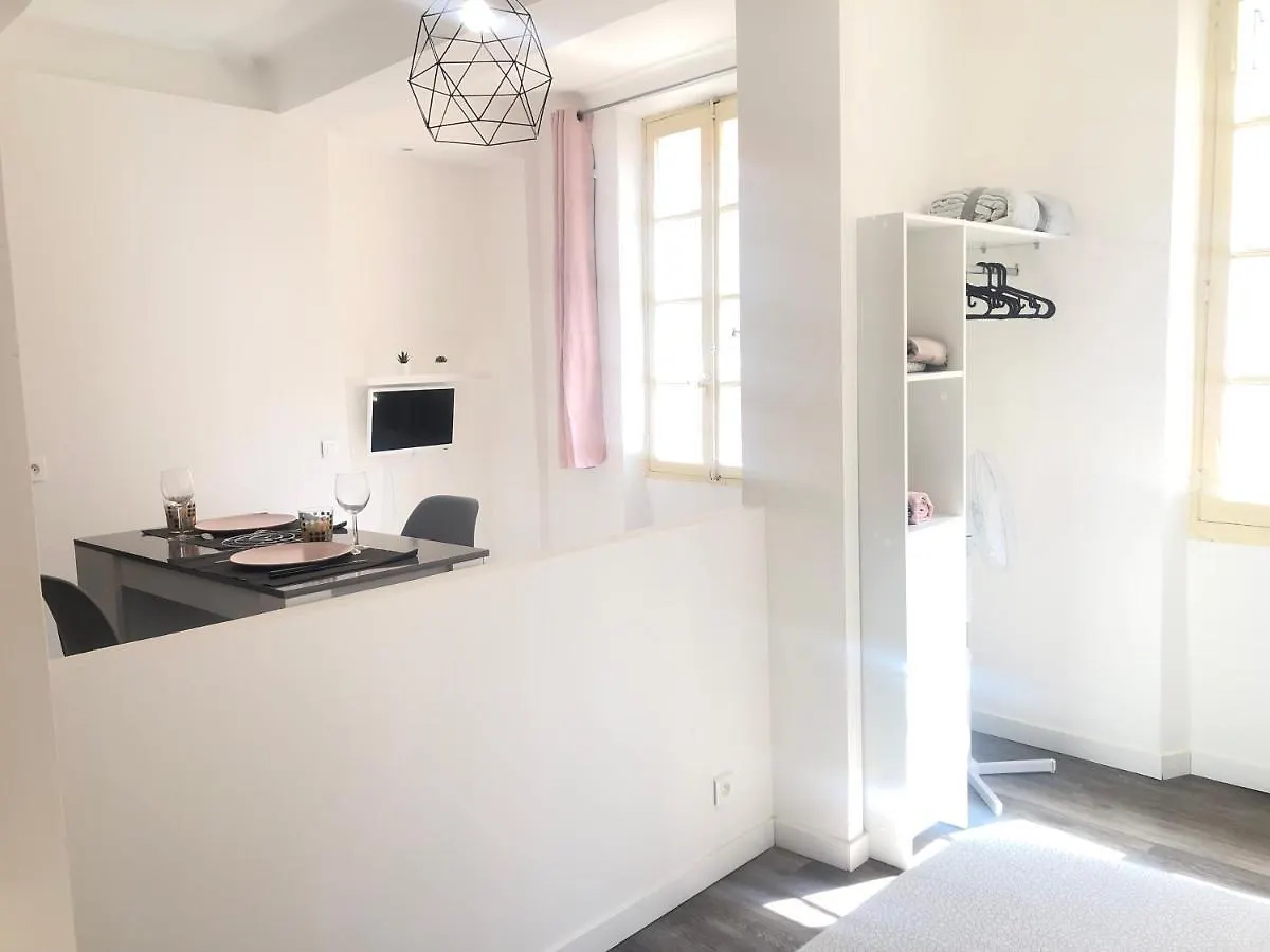 Double Studios Independant, Hyper Centre, Wifi Hyeres Apartment