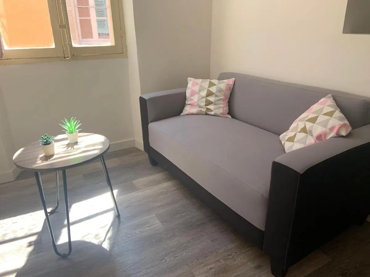 Appartement Double Studios Indépendant, Hyper Centre, WIFI Hyères