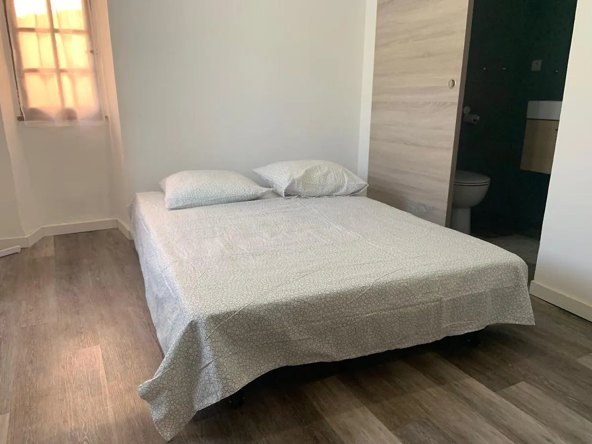 Appartement Double Studios Indépendant, Hyper Centre, WIFI Hyères